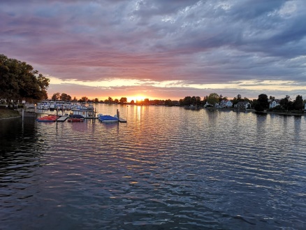 Abendstimmung am Bodensee bei Lindau im Urlaub mit Hund