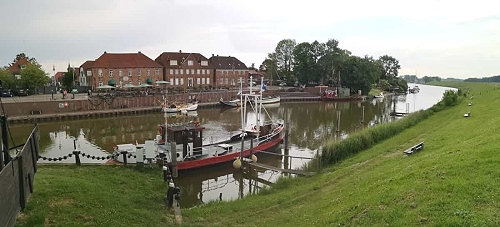 Hafen-Idylle an der Nordsee im Urlaub in einer Ferienwohnung mit Hund